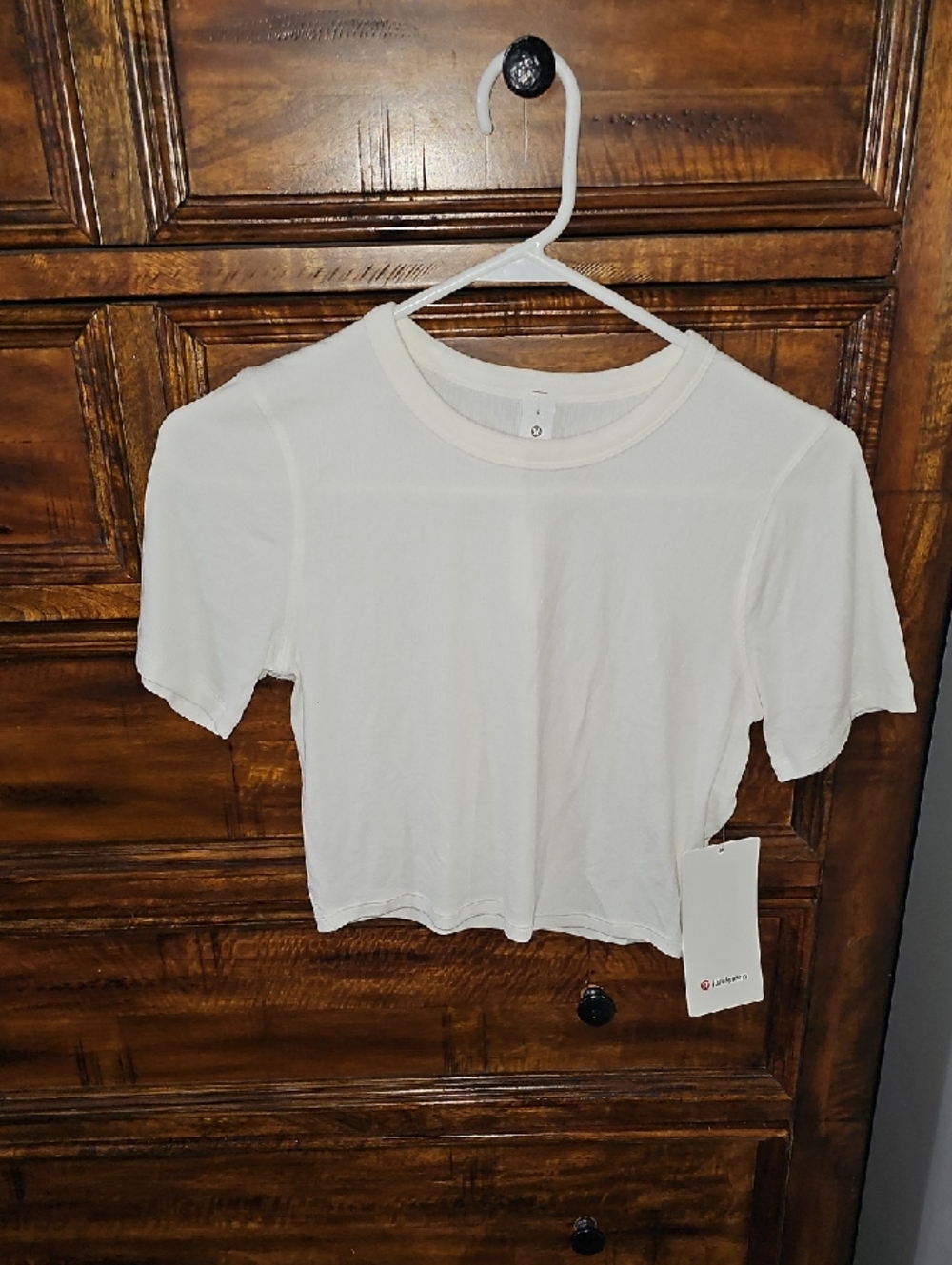 Lululemon Hold Tight Straight Hem Cropped Tshirt!! White!! Ribbed. Sz 8!!